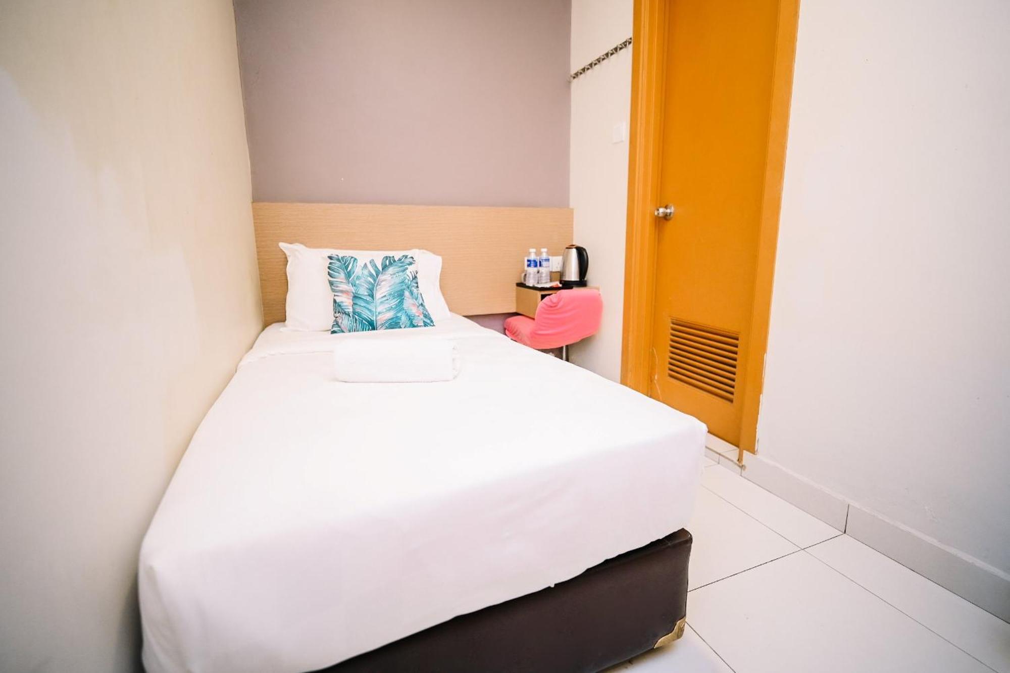 Swing & Pillows - Pj21 Petaling Jaya Esterno foto
